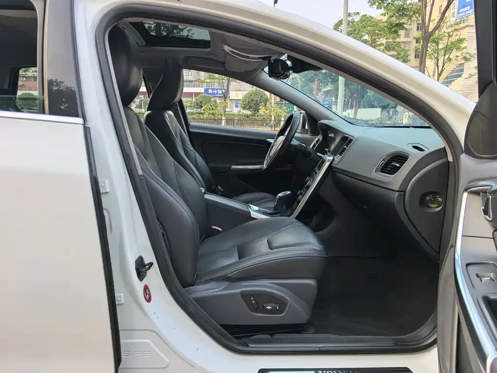 Volvo V60 — миниатюра 6