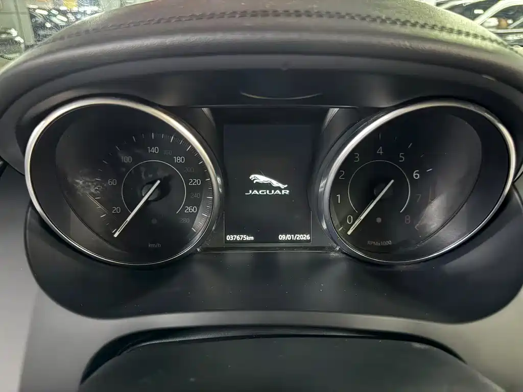 Jaguar E-PACE — миниатюра 11