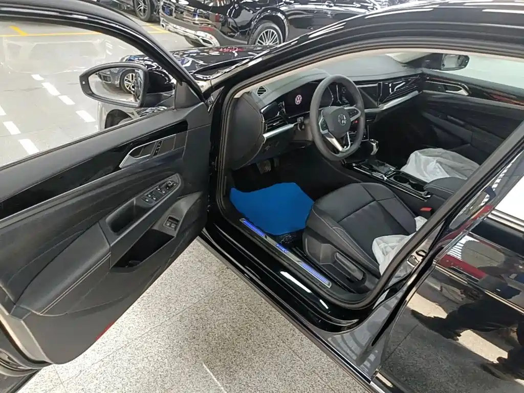 Volkswagen Passat PHEV — миниатюра 16