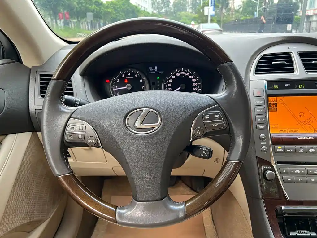 Lexus ES — миниатюра 9