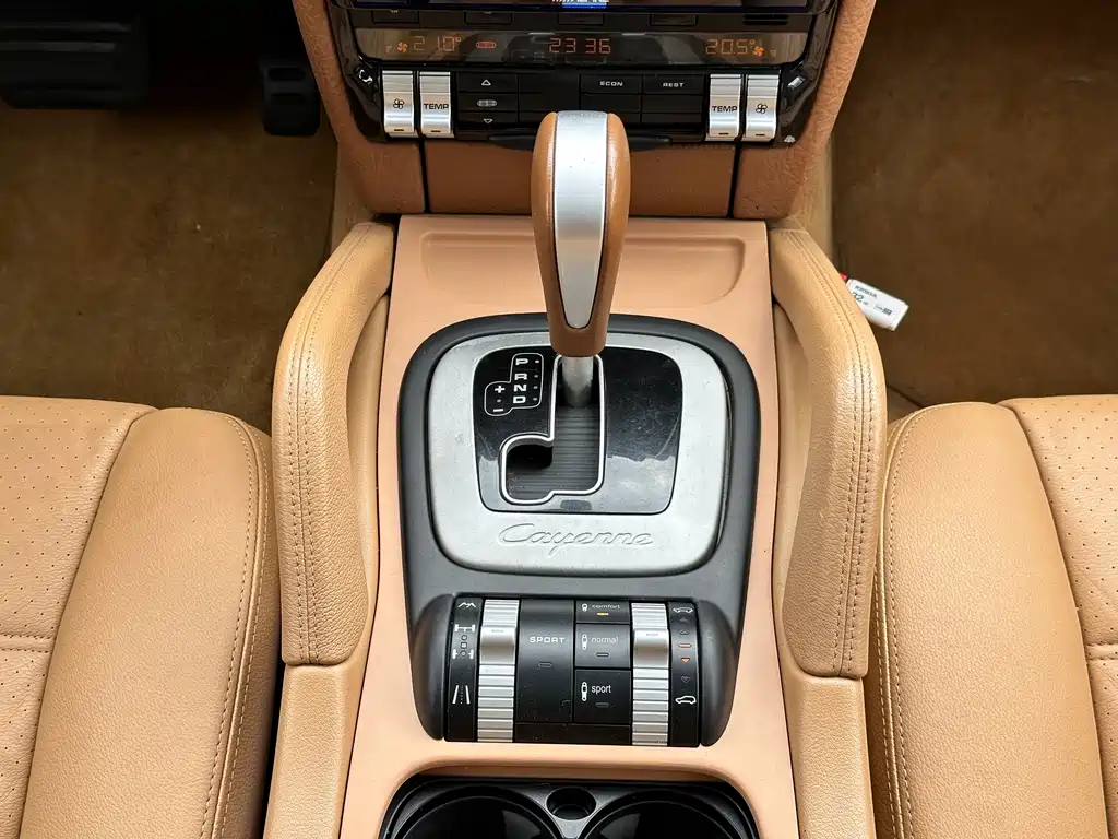 Porsche Cayenne — миниатюра 13