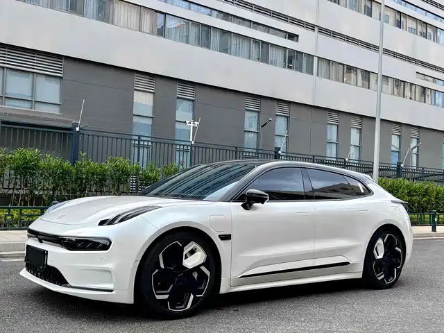 2022 Zeekr 001