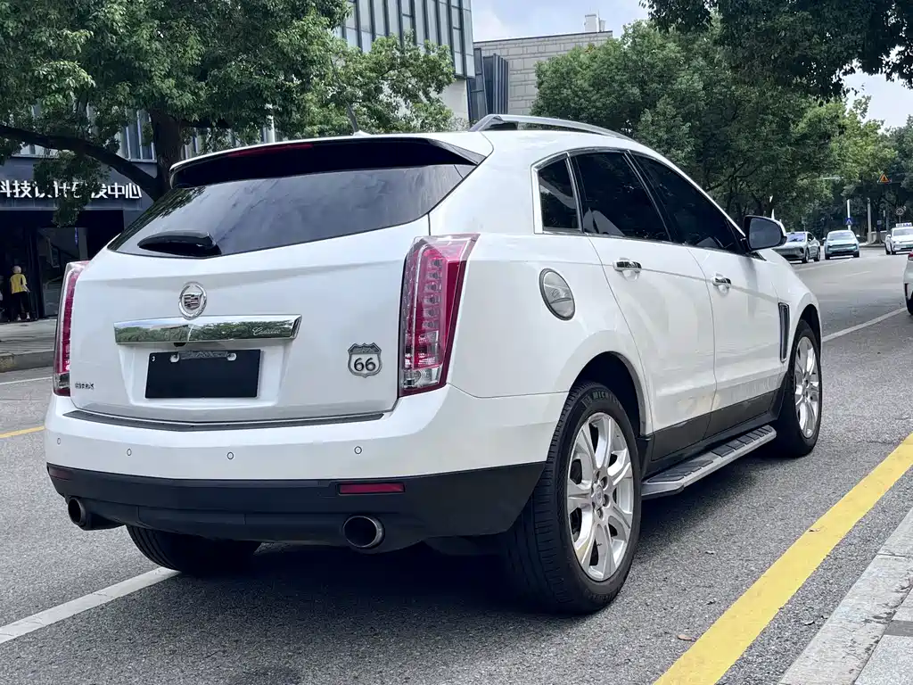 Cadillac SRX — миниатюра 9
