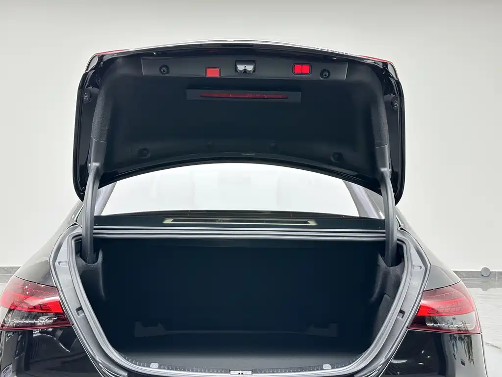 Mercedes-Benz E-Class — миниатюра 30