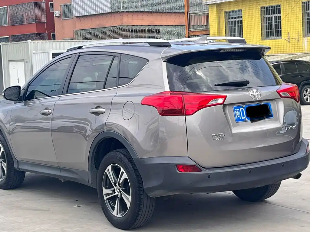 Toyota RAV4 — миниатюра 6