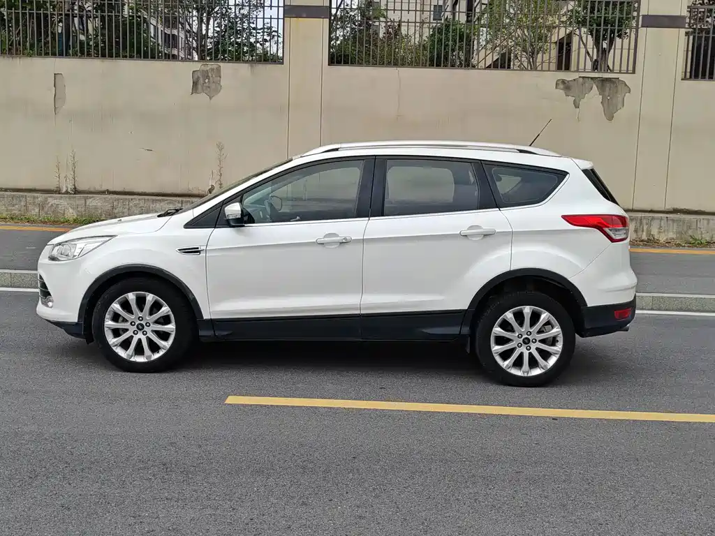 Ford Kuga — миниатюра 7