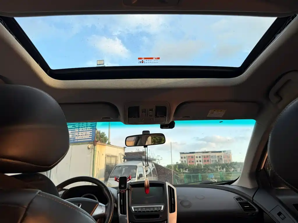 Luxgen U6 — миниатюра 11