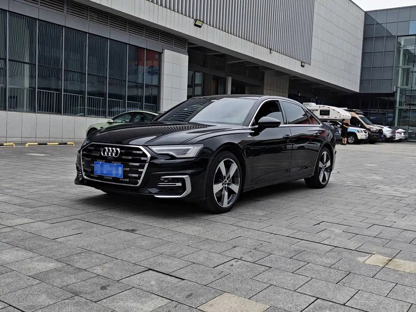 奥迪A6L 2023款 45 TFSI quattro 臻选动感型 2022