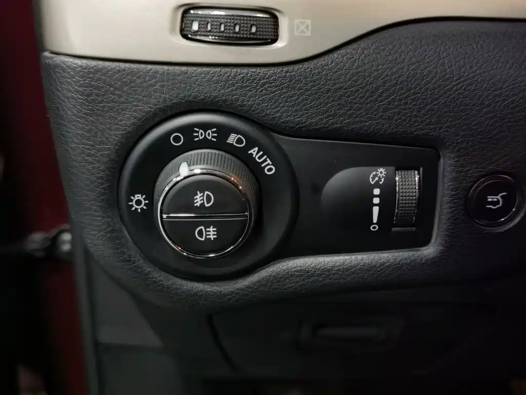 Jeep Cherokee — миниатюра 21