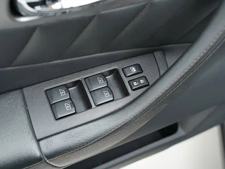 Infiniti QX70 — миниатюра 27