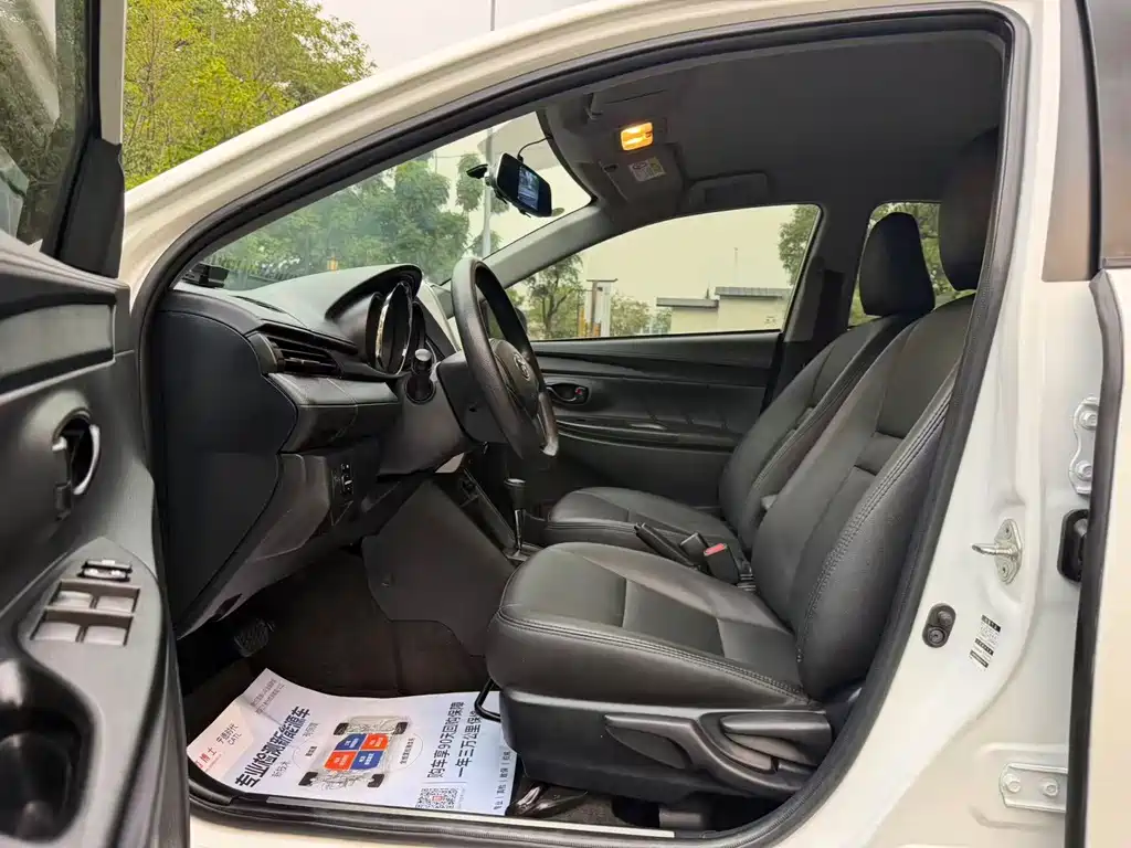 Toyota Yaris L — миниатюра 4