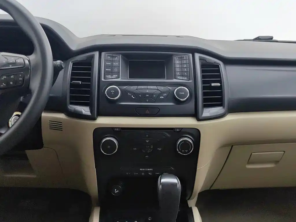 Ford Everest — миниатюра 12