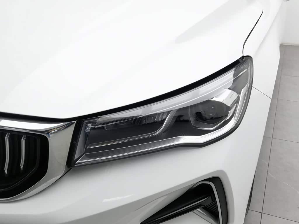 Geely Emgrand 1.5 л 2023 г. Белый, пробег 39700 км