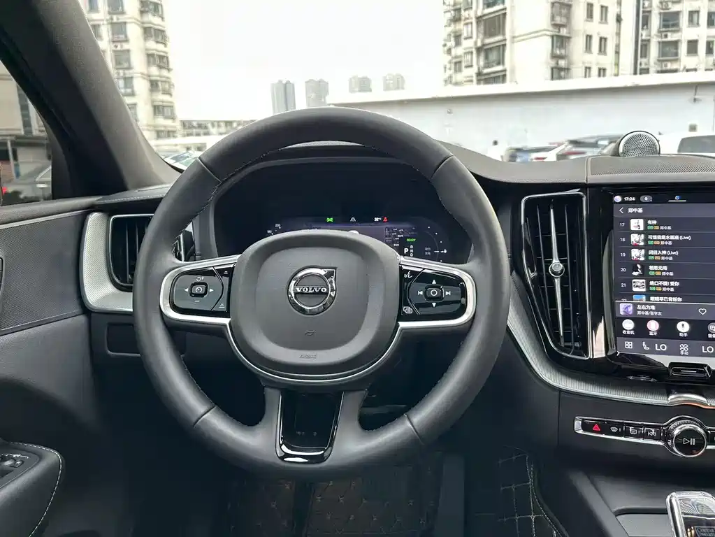 Volvo XC60 PHEV — миниатюра 14