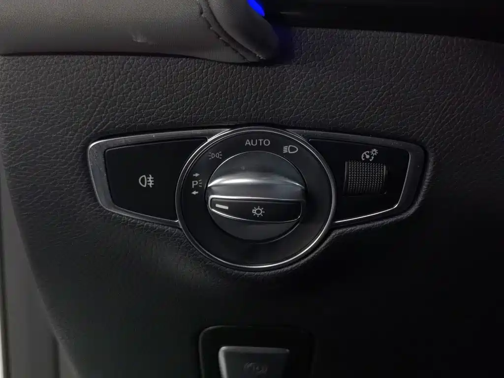 Mercedes-Benz EQC — миниатюра 21