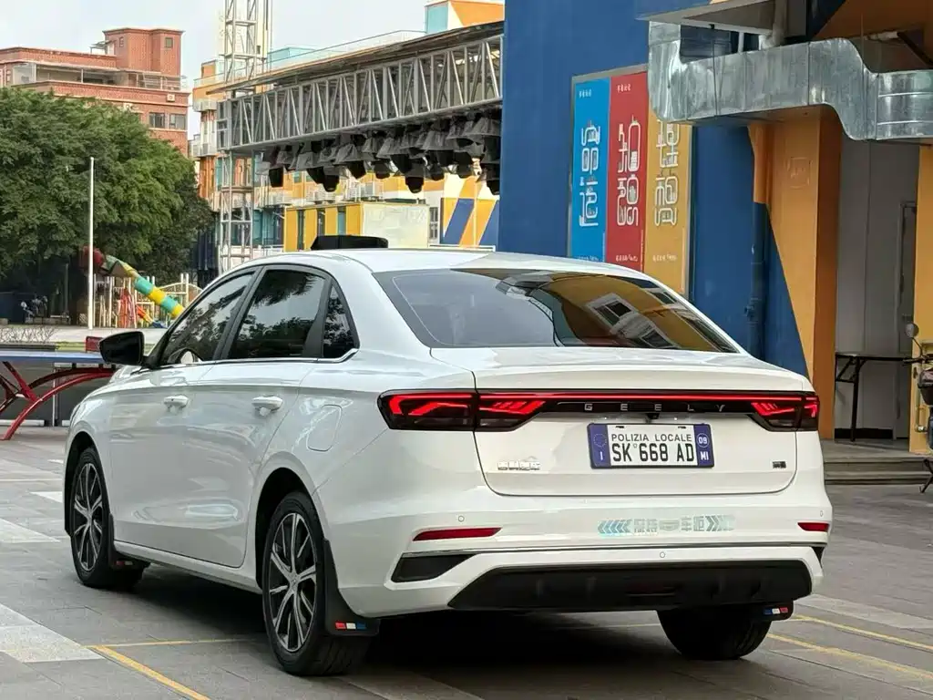 Geely Emgrand — миниатюра 7