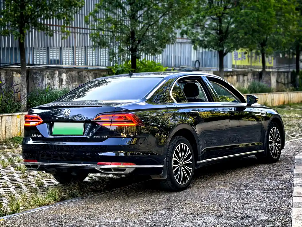 Volkswagen Phideon — миниатюра 6