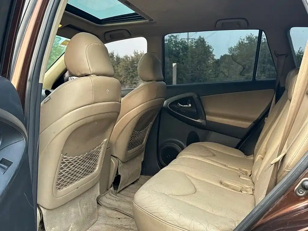 Toyota RAV4 — миниатюра 7