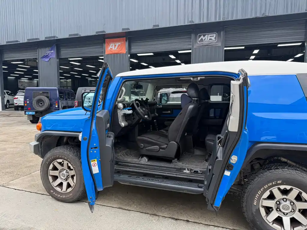Toyota FJ Cruiser — миниатюра 10