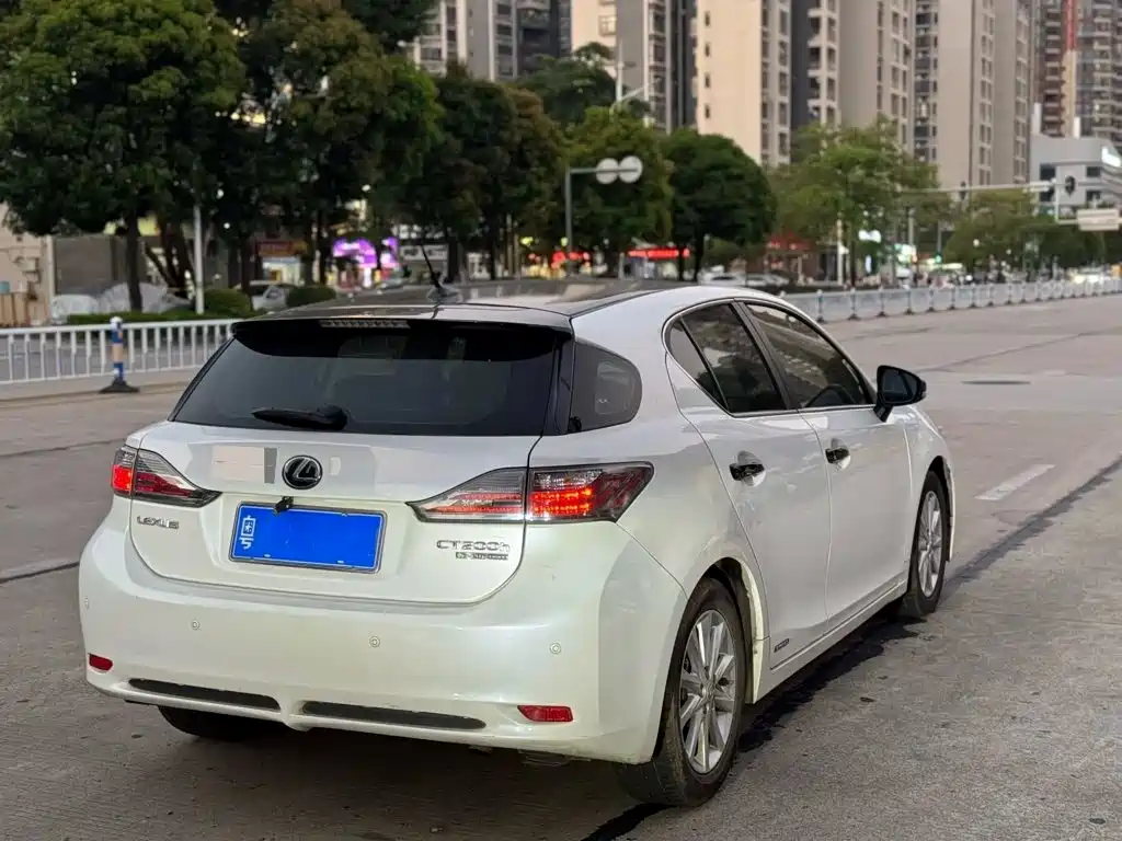 Lexus CT — миниатюра 3