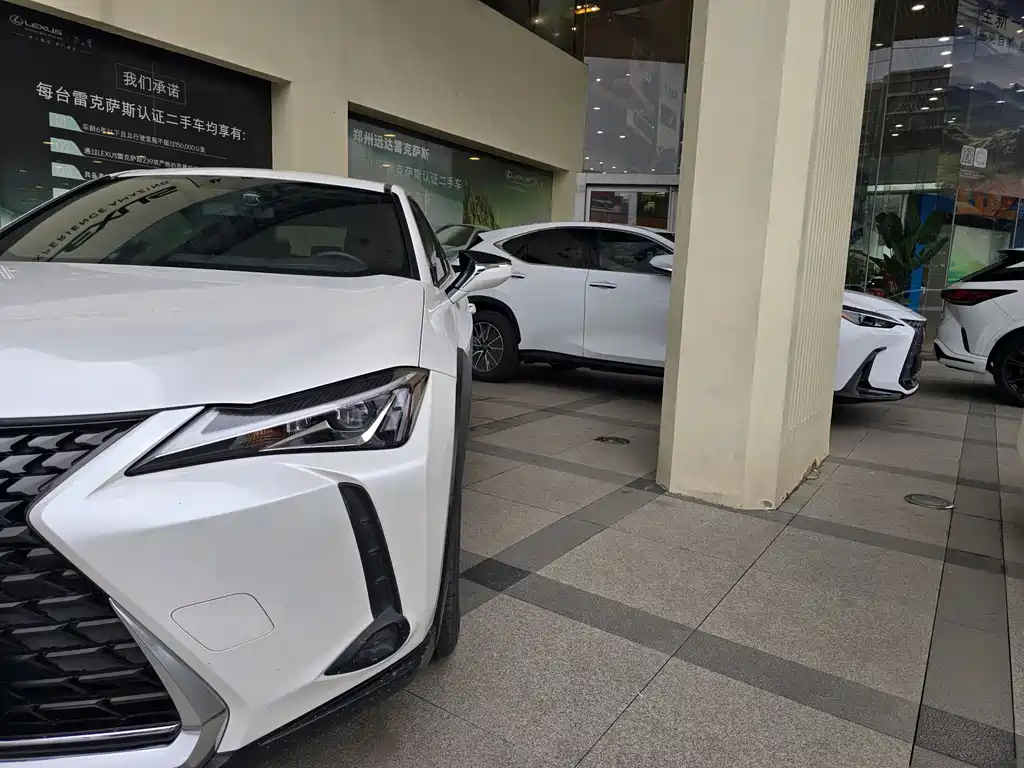 LEXUS UX