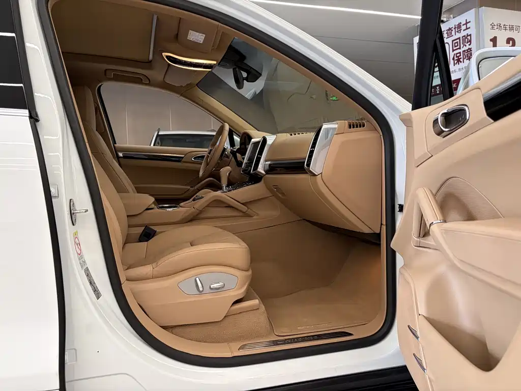 Porsche Cayenne — миниатюра 20
