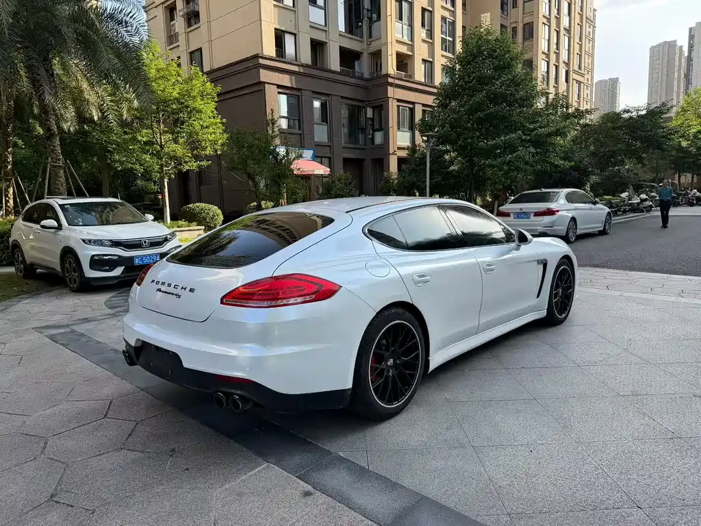Porsche Panamera 2013 Panamera 4 Platinum Edition 3.6L