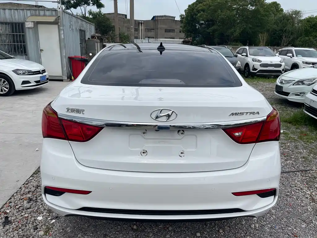 Hyundai Mistra 2017 1.8L AT GLS V