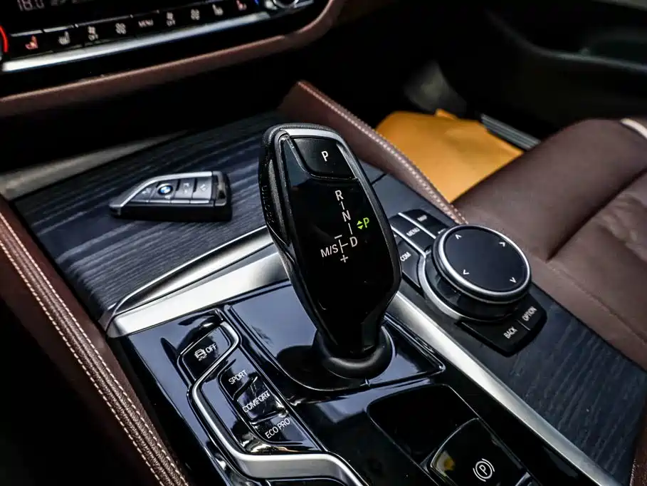 BMW 5 Series — миниатюра 19