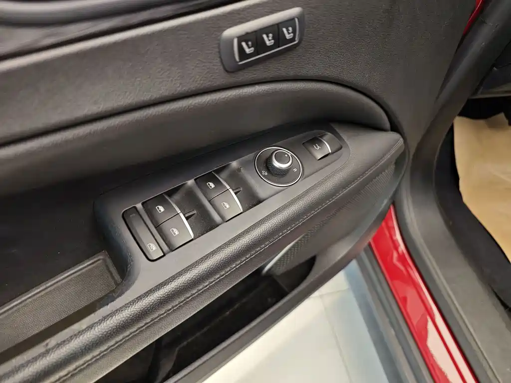 Alfa Romeo Stelvio — миниатюра 9