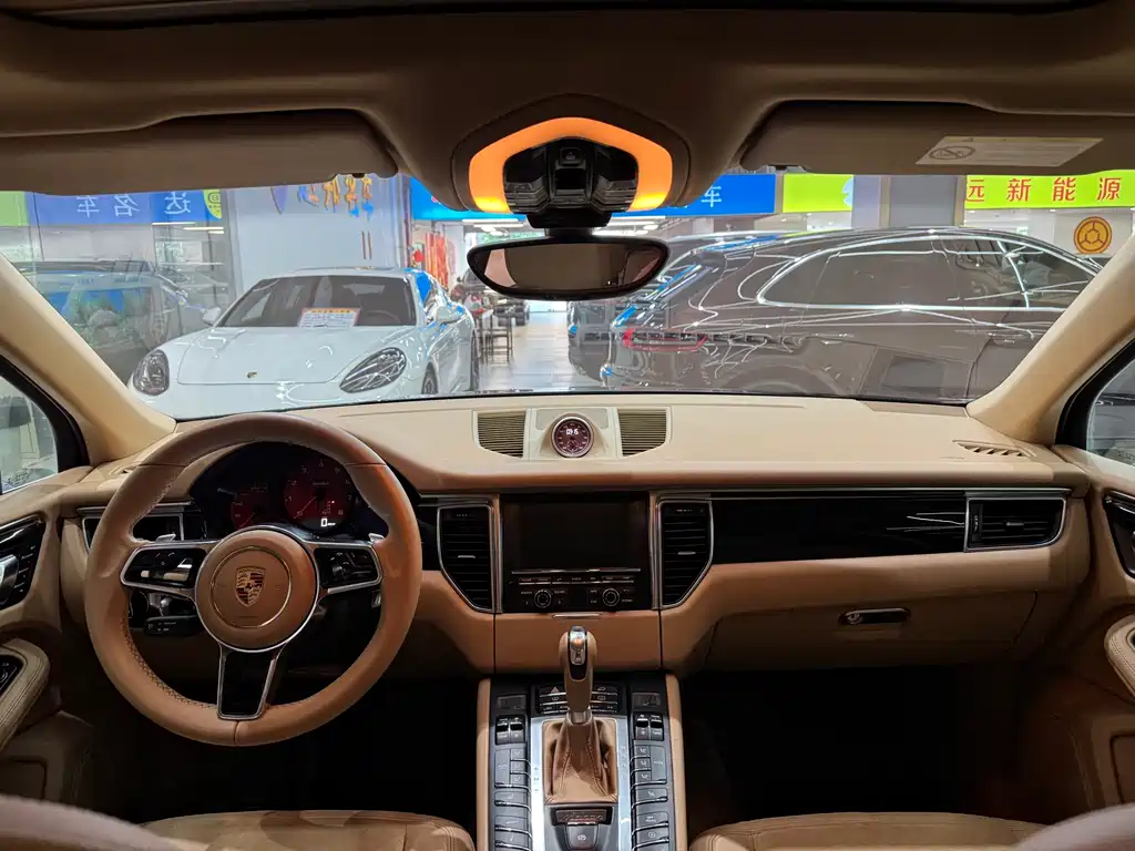Porsche Macan — миниатюра 10