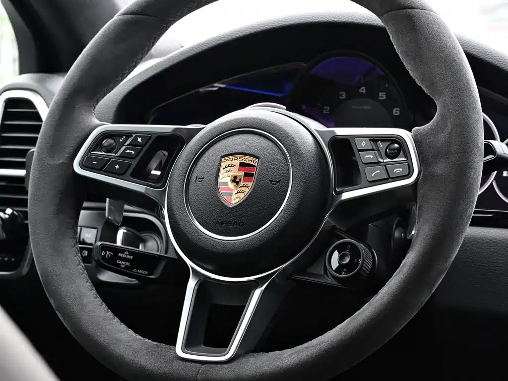 Porsche Cayenne — миниатюра 11