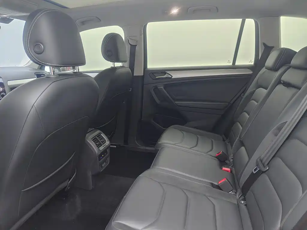 Volkswagen Tiguan L L 2018 330TSI AT Luxury