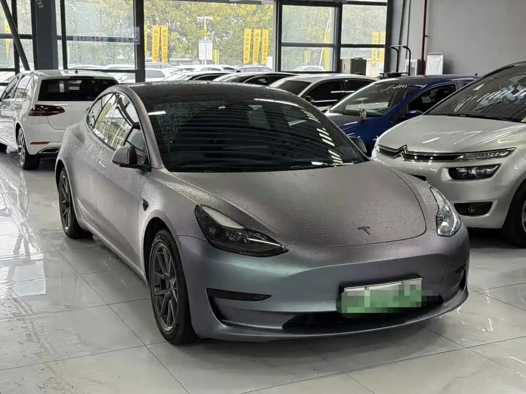 Tesla Model 3 — миниатюра 3