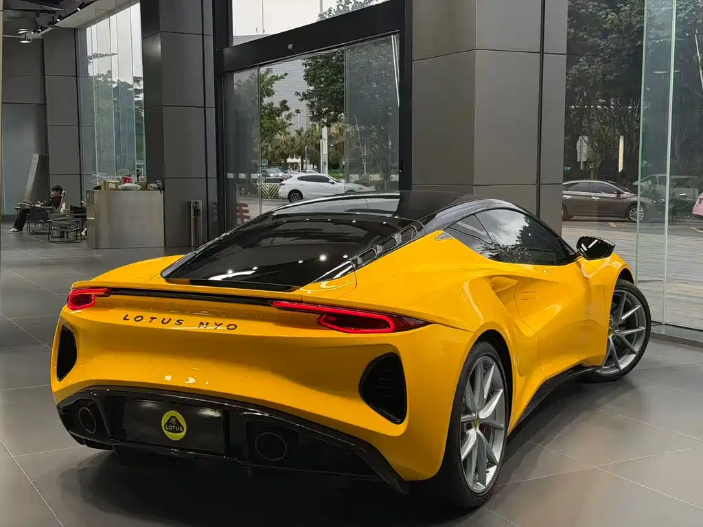 Lotus Emira — миниатюра 4