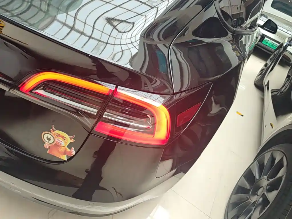 Tesla Model 3 — миниатюра 8