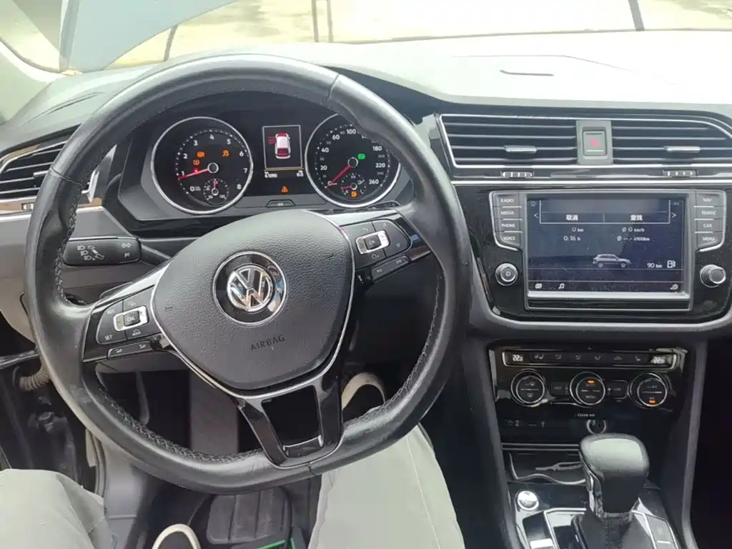 Volkswagen Tiguan L — миниатюра 10