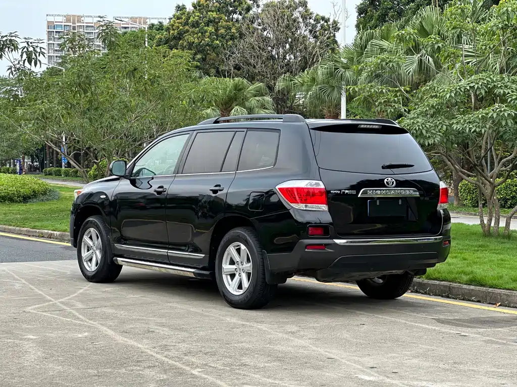 Toyota Highlander 2012 2.7L 7 мест Elite