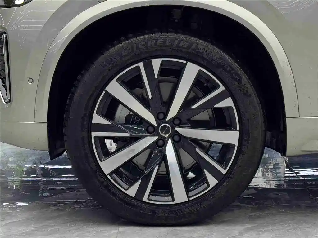 Volvo XC90 2025 B6 Luxury 6 мест
