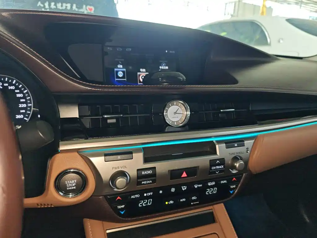 Lexus ES — миниатюра 13
