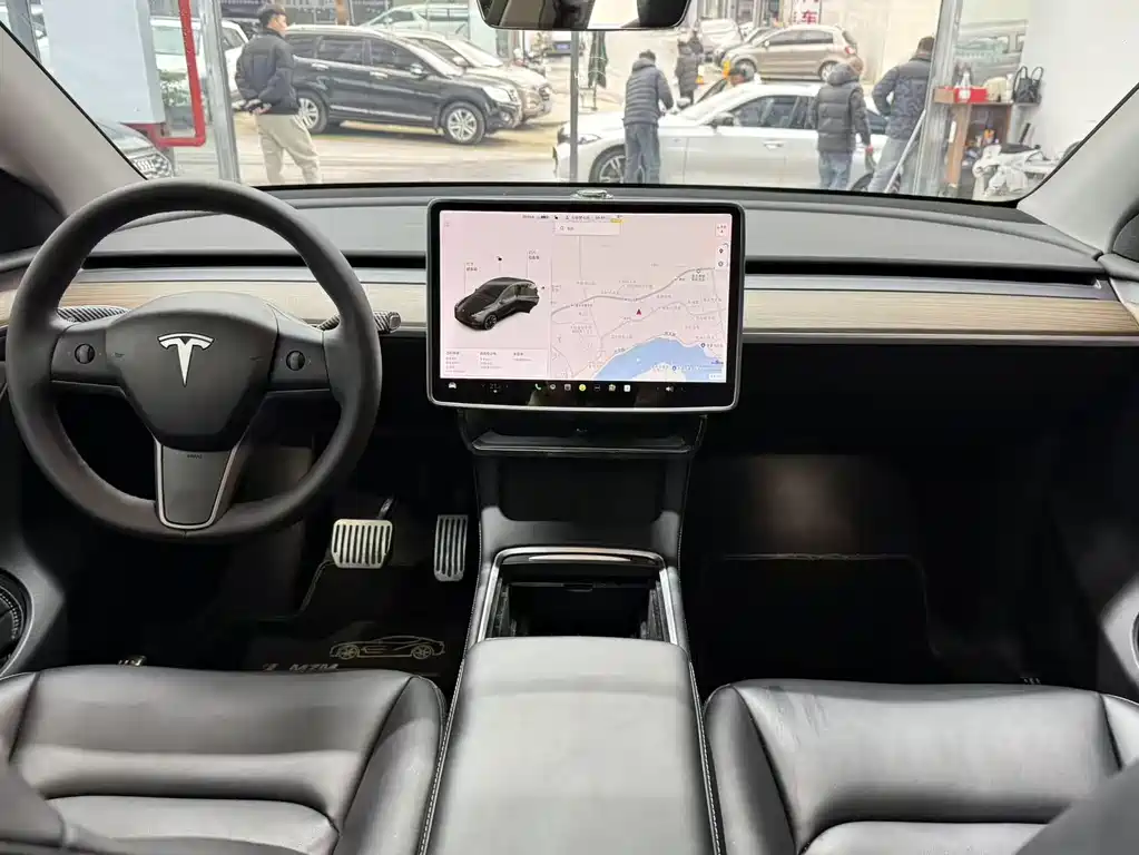 TESLA MODEL Y