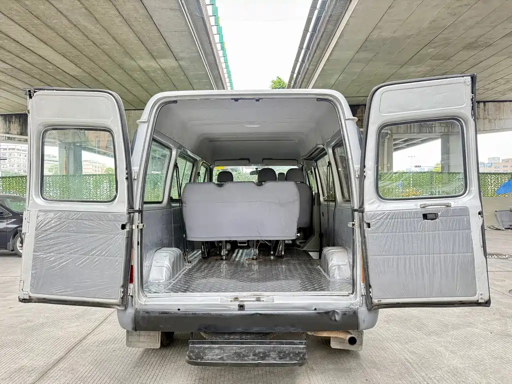 Ford Transit Classic — миниатюра 9