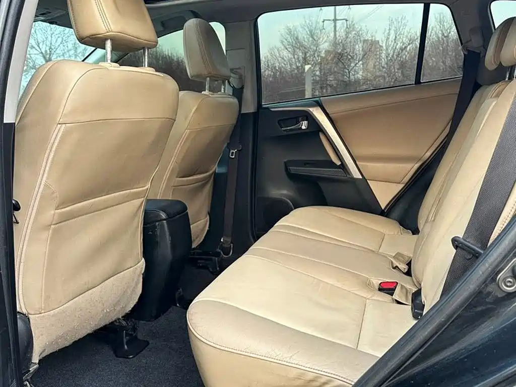 Toyota RAV4 — миниатюра 7