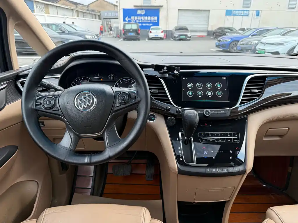 Buick GL8 — миниатюра 11