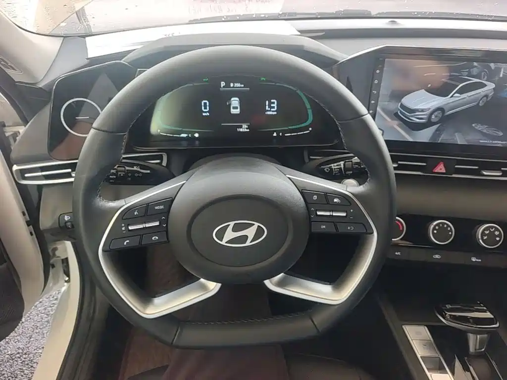 Hyundai Elantra — миниатюра 11