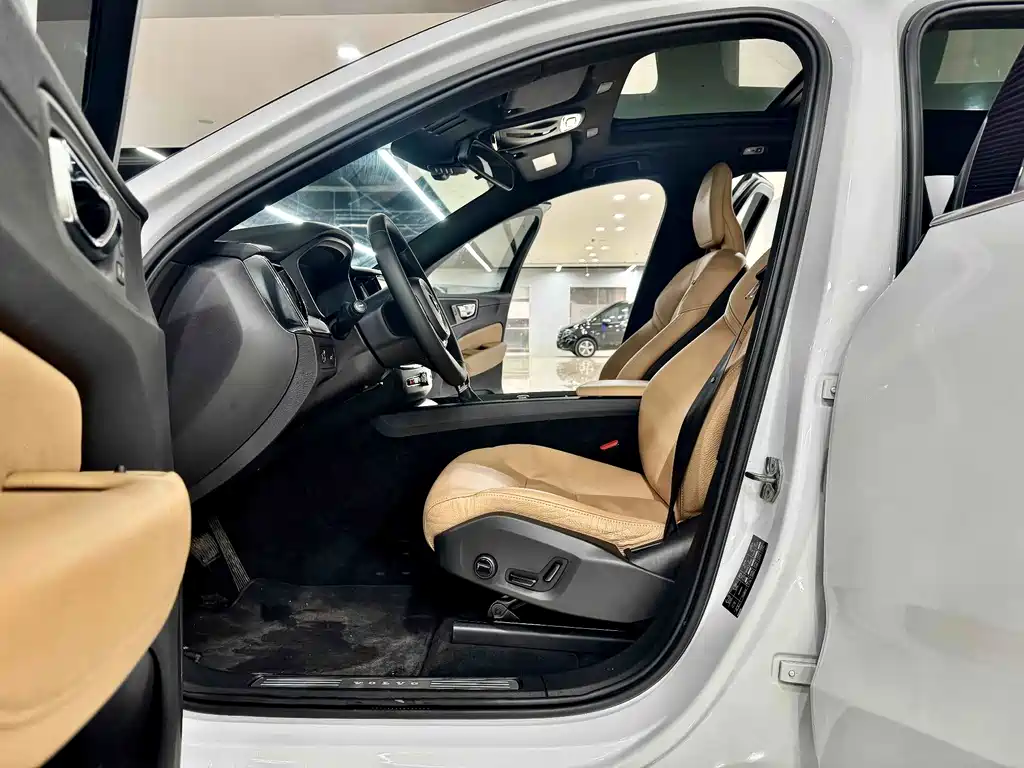 Volvo XC60 — миниатюра 6