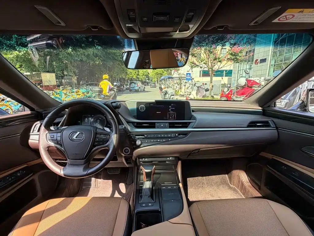 Lexus ES — миниатюра 13