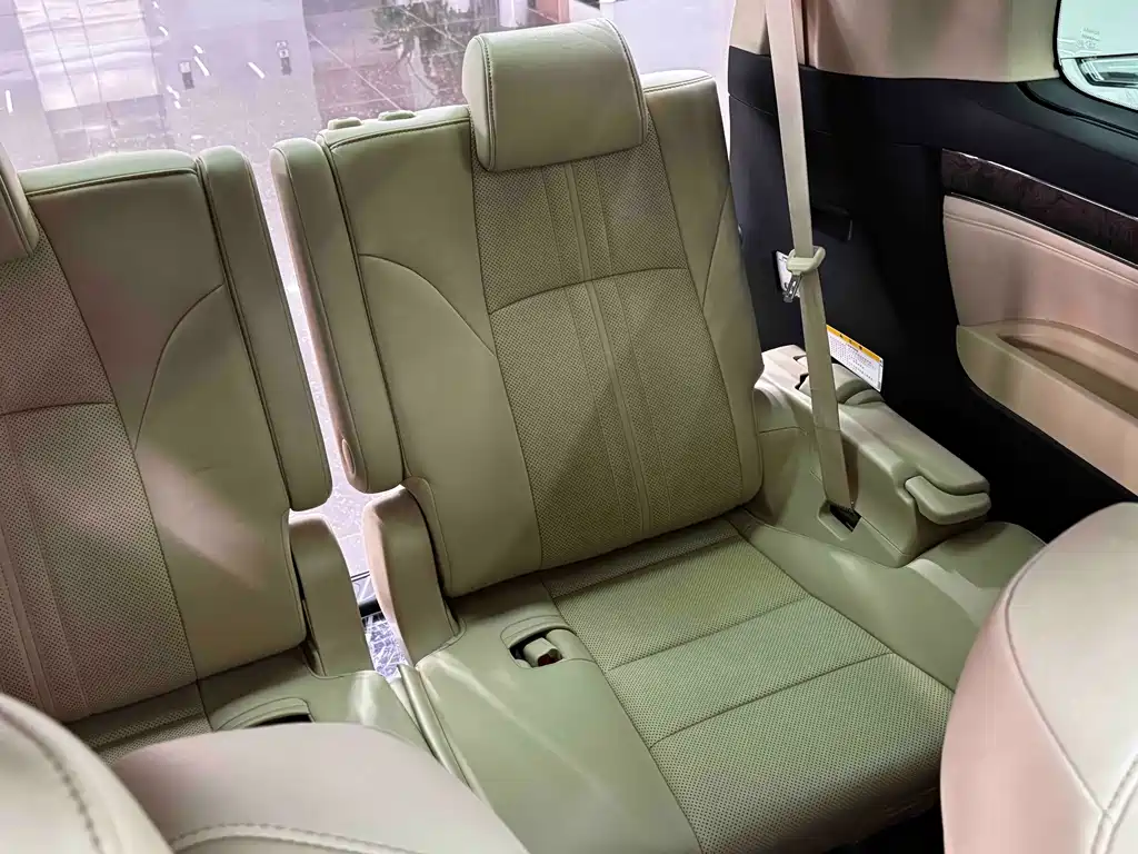 Toyota Alphard — миниатюра 27