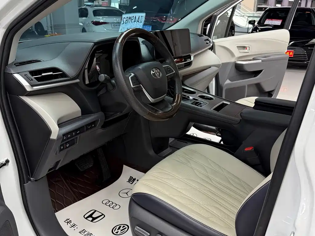 Toyota Sienna 2023 2.5L Comfort
