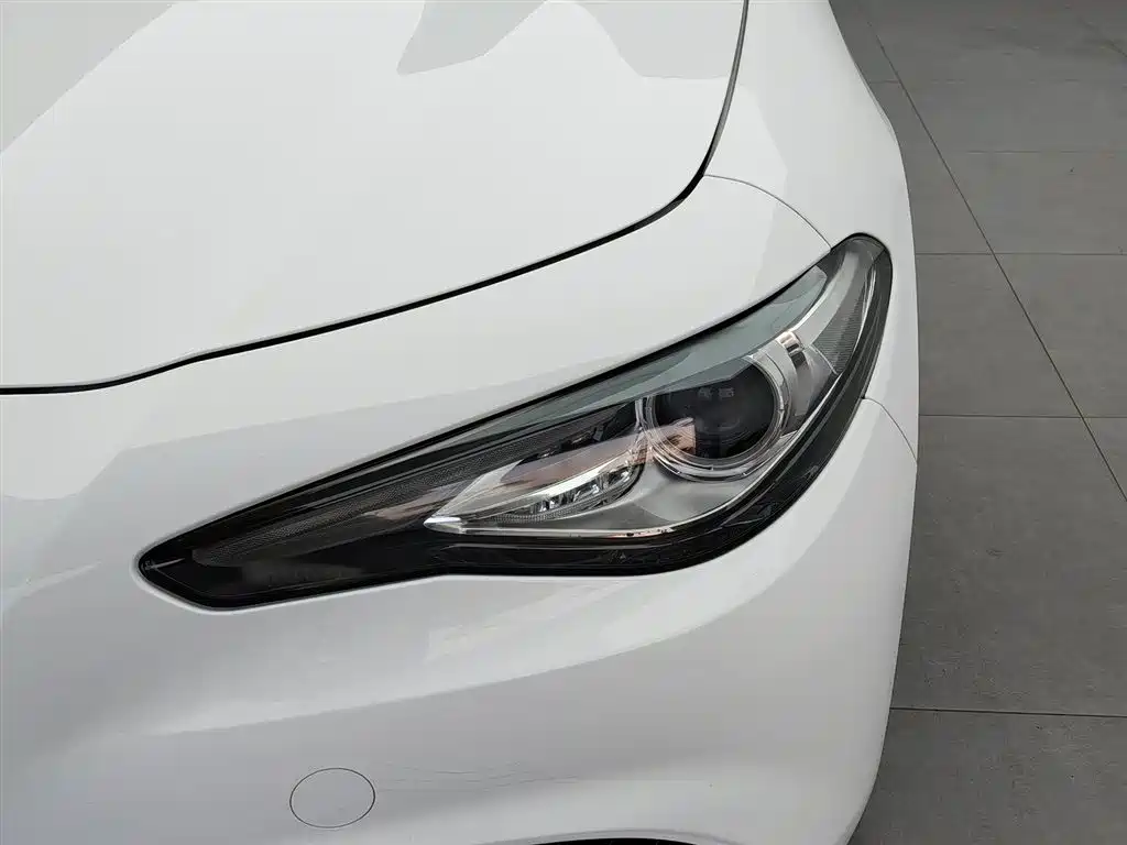 Alfa Romeo Giulia 2017 2.0T 200HP Luxury